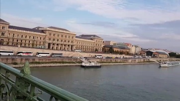 Magyar kis fiatal csaj cidázik a liftbe Budapesten Thumb