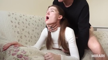A felkészítés helyett a 18 éves tini csaj szétdobta a lábait és felhabzsolta a tanárúr trutyiját Thumb