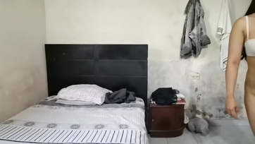 Beslisszant a hálószobámba és megcsókolt a húgocskám fickója majd berakta a cerkáját a pinácskámba Thumb