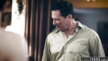 A jókiállású fiatal pasinak sikerült bejutnia a gigászi dákójával a csöcsös nevelőanyukája mennyei nyílásába Thumb