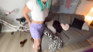 Elővettem az erektált brokimat a nacimból miután észrevettem hogy nem visel bugyit a nőm hugija Thumb